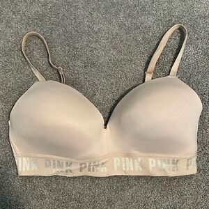 PINK Victoria’s Secret Wear Everywhere lightly lined wireless bra